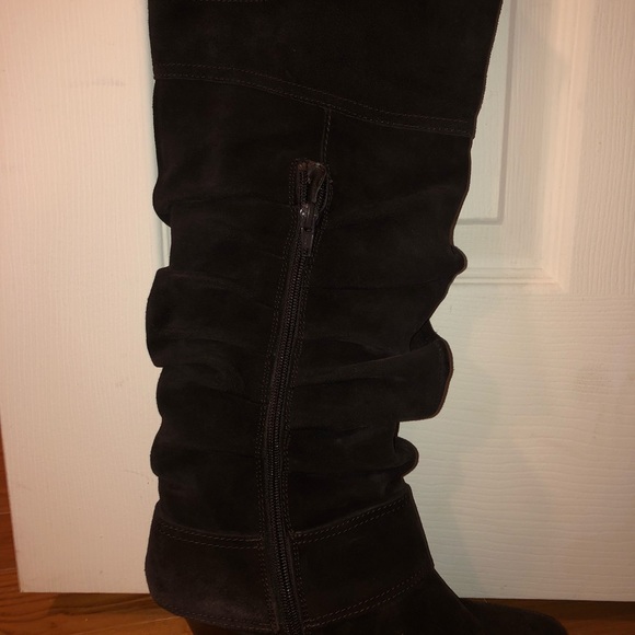 Boots - Picture 6 of 8